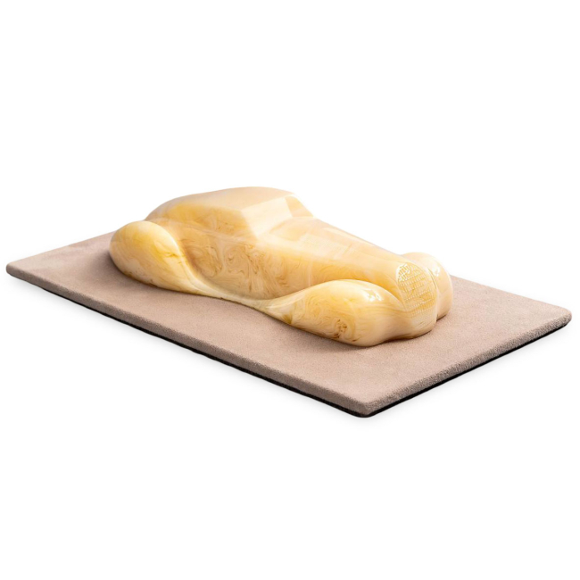 Декоративная статуэтка из светлого янтаря «Автомобиль»